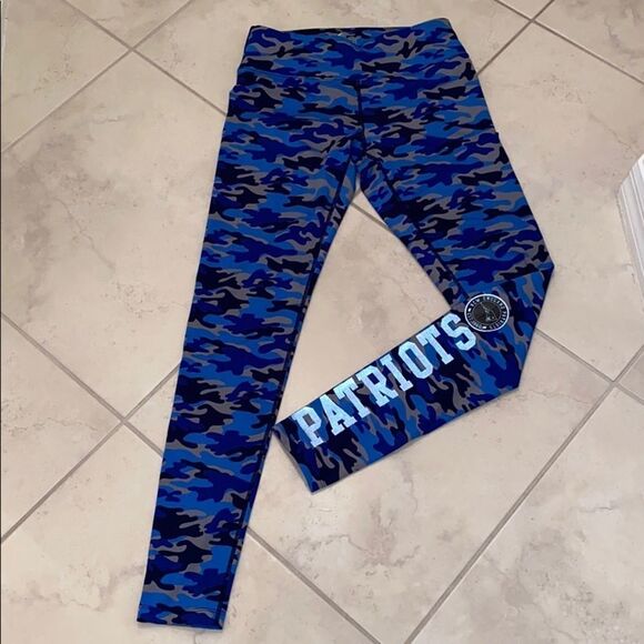 G-lll 4Her By Carl Banks Patriots Camo Leggings - Picture 3 of 10